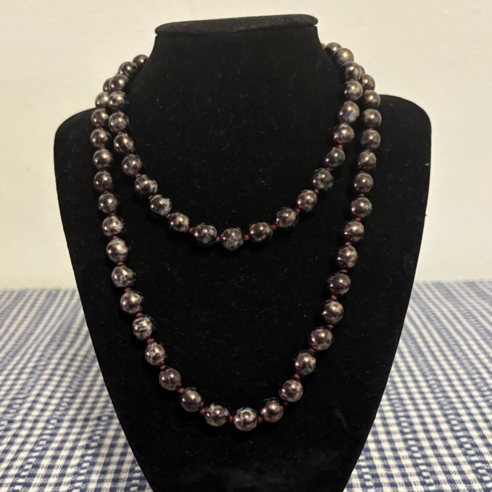 Joan Rivers speckled glass beaded necklace